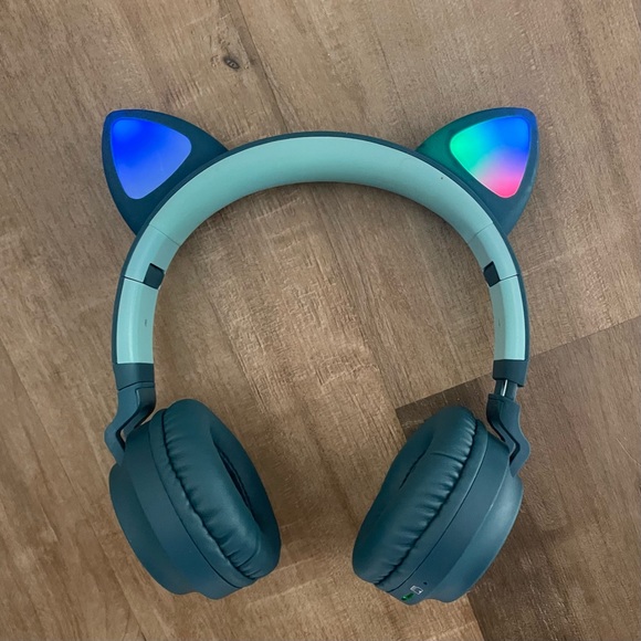 Bluetooth Earphones with Light-up Cat Ears - Blue - Picture 2 of 11